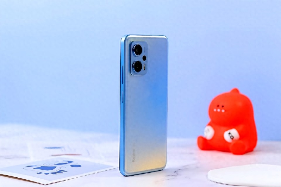 ??別總盯7000毫安！手機續航之后，是厚度和重量“終極博弈”?