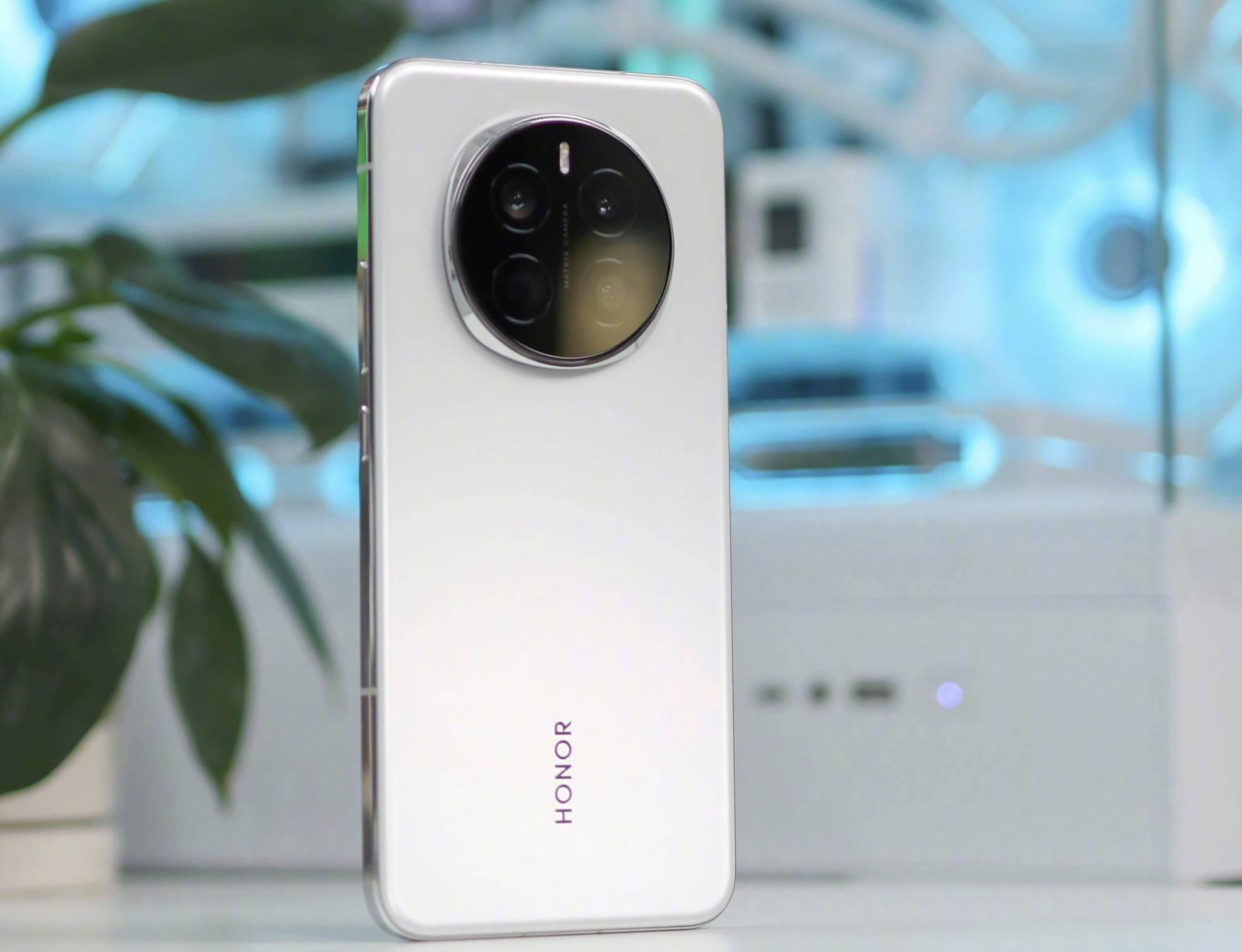 荣耀坚决“清仓”,Magic7售价一跌再跌,16GB+512GB+50倍变焦