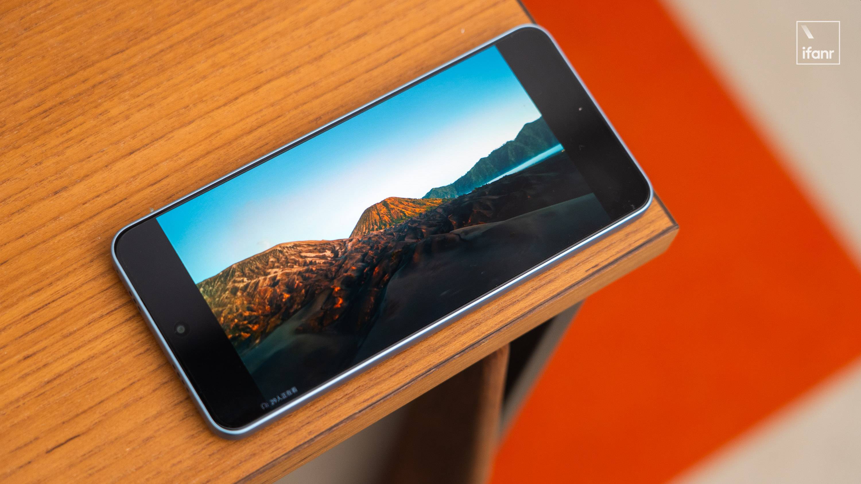 金標充電寶，帶手機功能 | vivo Y500 上手體驗