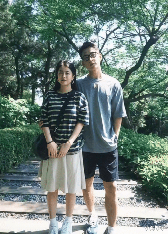 歌手李嘉格再晒恩爱照，和帅气男友互动超甜蜜，车澈评论区沦陷