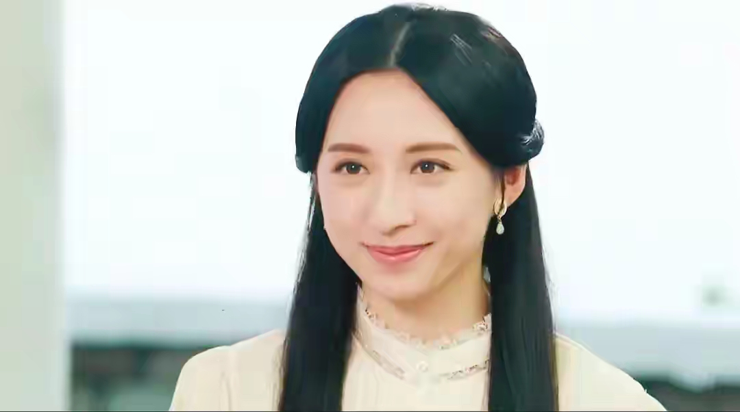 TVB视后担任台庆司仪,没剧拍仍感恩公司,拒回应曾志伟离巢传闻