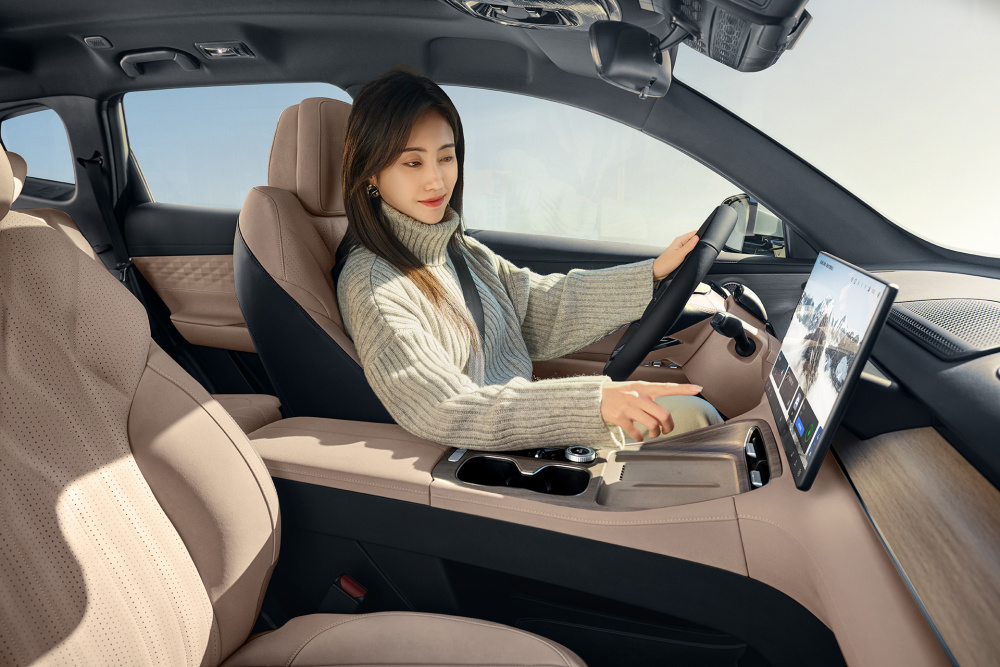 混动王者来袭！国民标杆中型SUV，限时抢鲜价仅售9.99万，剑指比亚迪