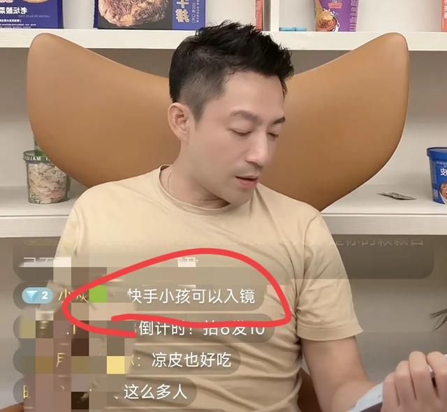 汪小菲直播,玥儿一旁不停投喂,声音好好听,已处于变声期