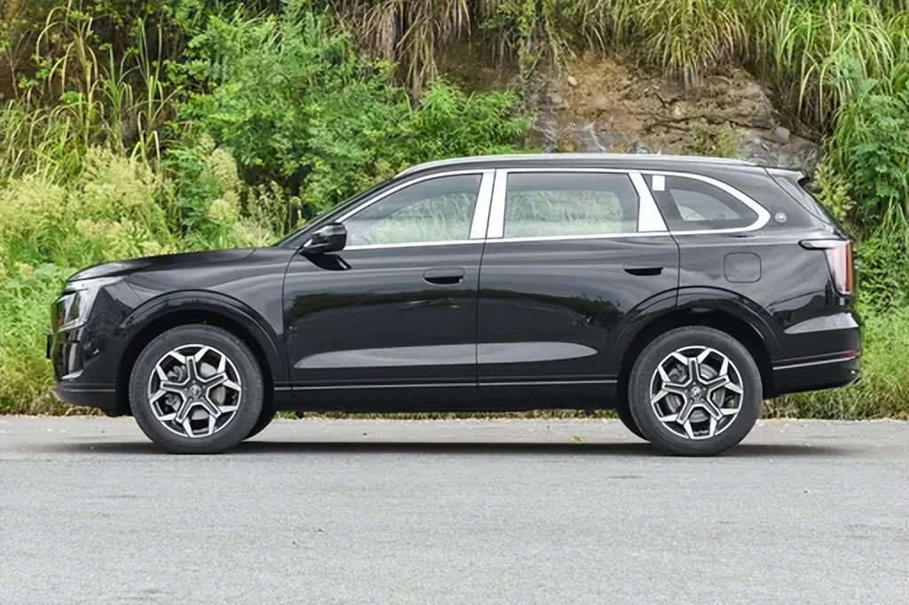 15万级插混SUV实测,这台车居然能冲到前三,确实有点东西