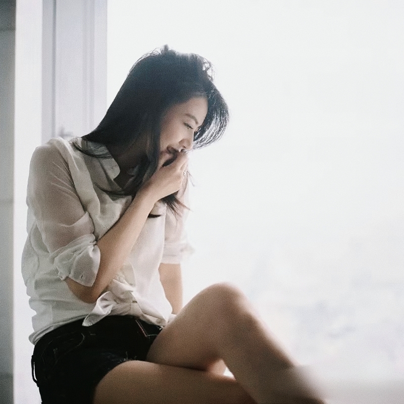 高圆圆：也拍浴缸照，还换了三种颜色的高跟鞋，却有不一样的感觉