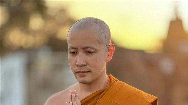 香港知名男星李日朗剃度出家，遭前女友单方面分手，疑看破红尘