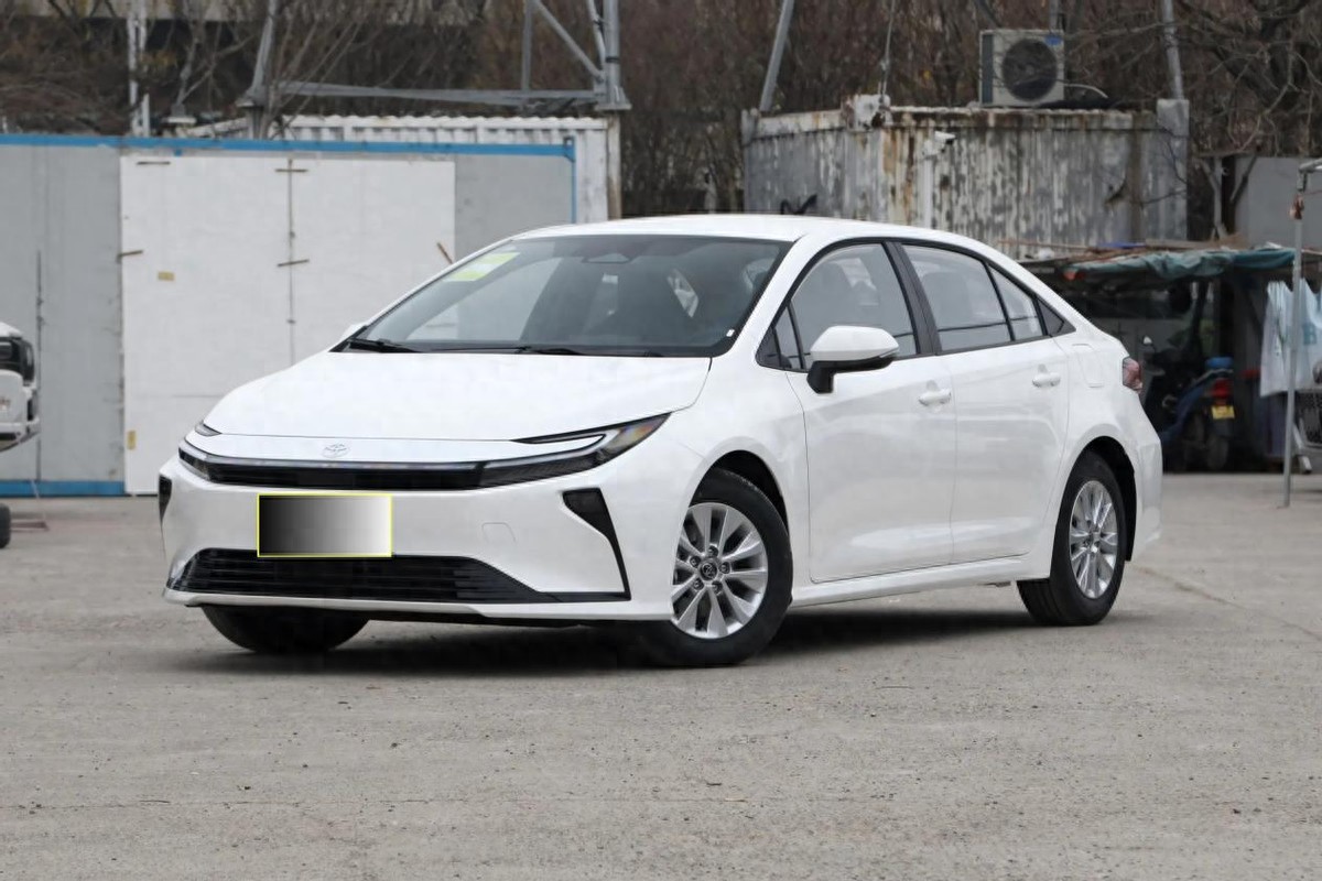 卡罗拉双擎9.9万起,轴距加长还标配辅助驾驶,这款新车你看不看?