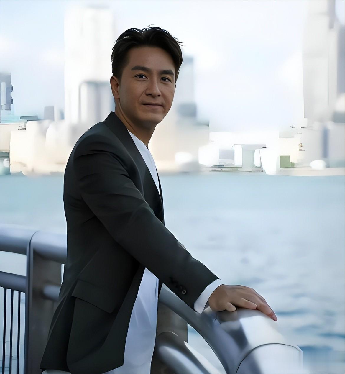 马国明父亲出殡:汤洛雯灵堂上的一个动作,撕开豪门遮羞布