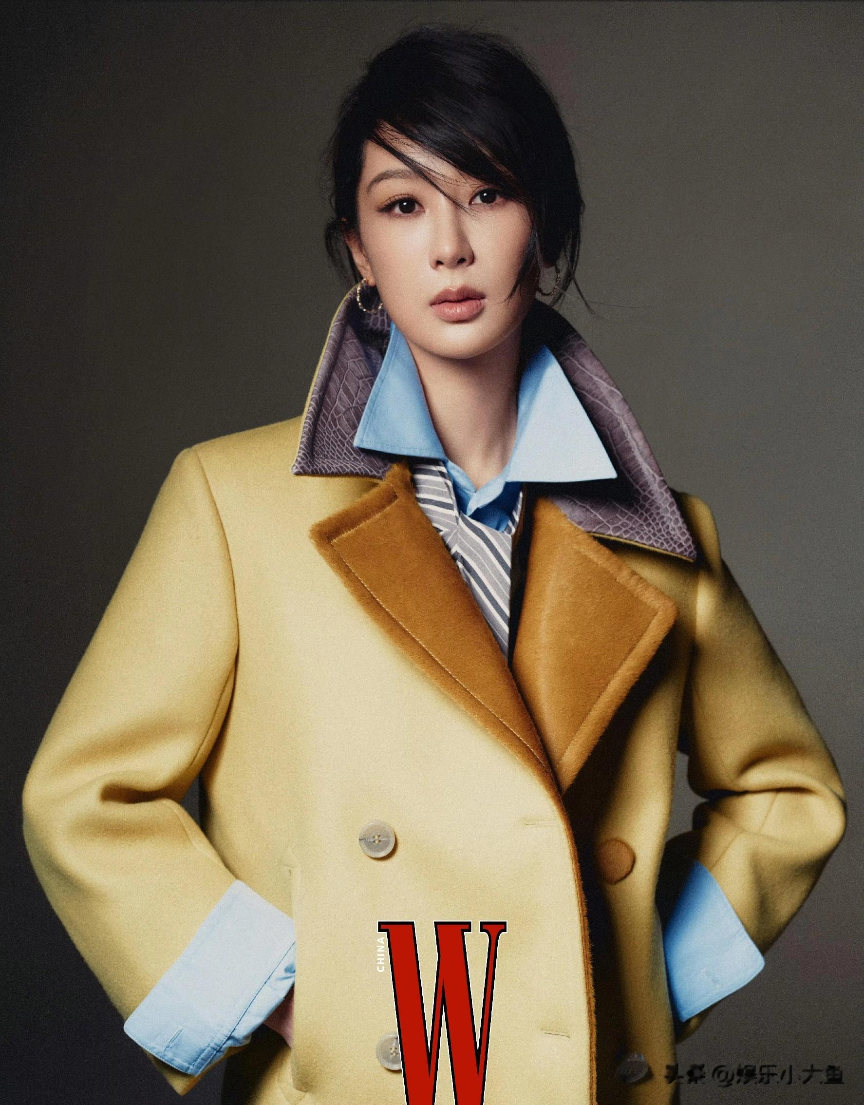 杨紫出镜《W》中文版大片，暖黄大衣叠搭蓝衬衫，表现力直接拉满