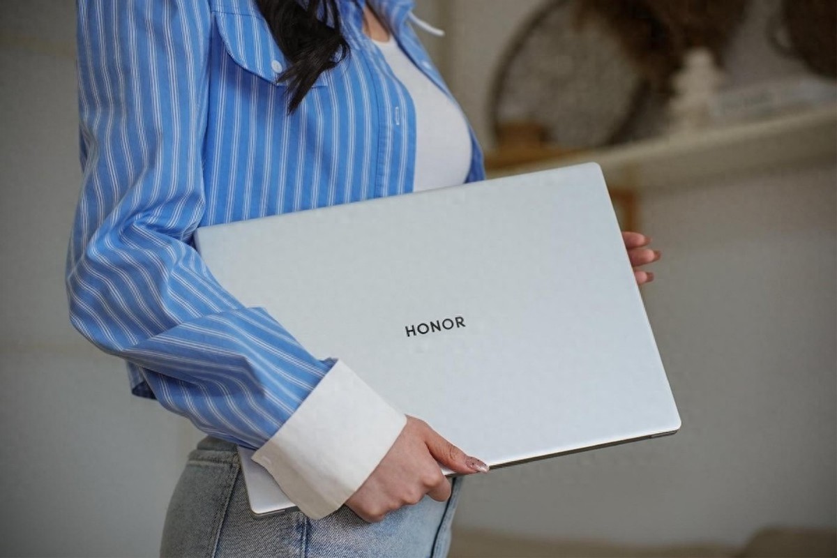 學(xué)生黨首選大屏本：榮耀聯(lián)想機(jī)械革命筆記本推薦，配置價(jià)格都合適