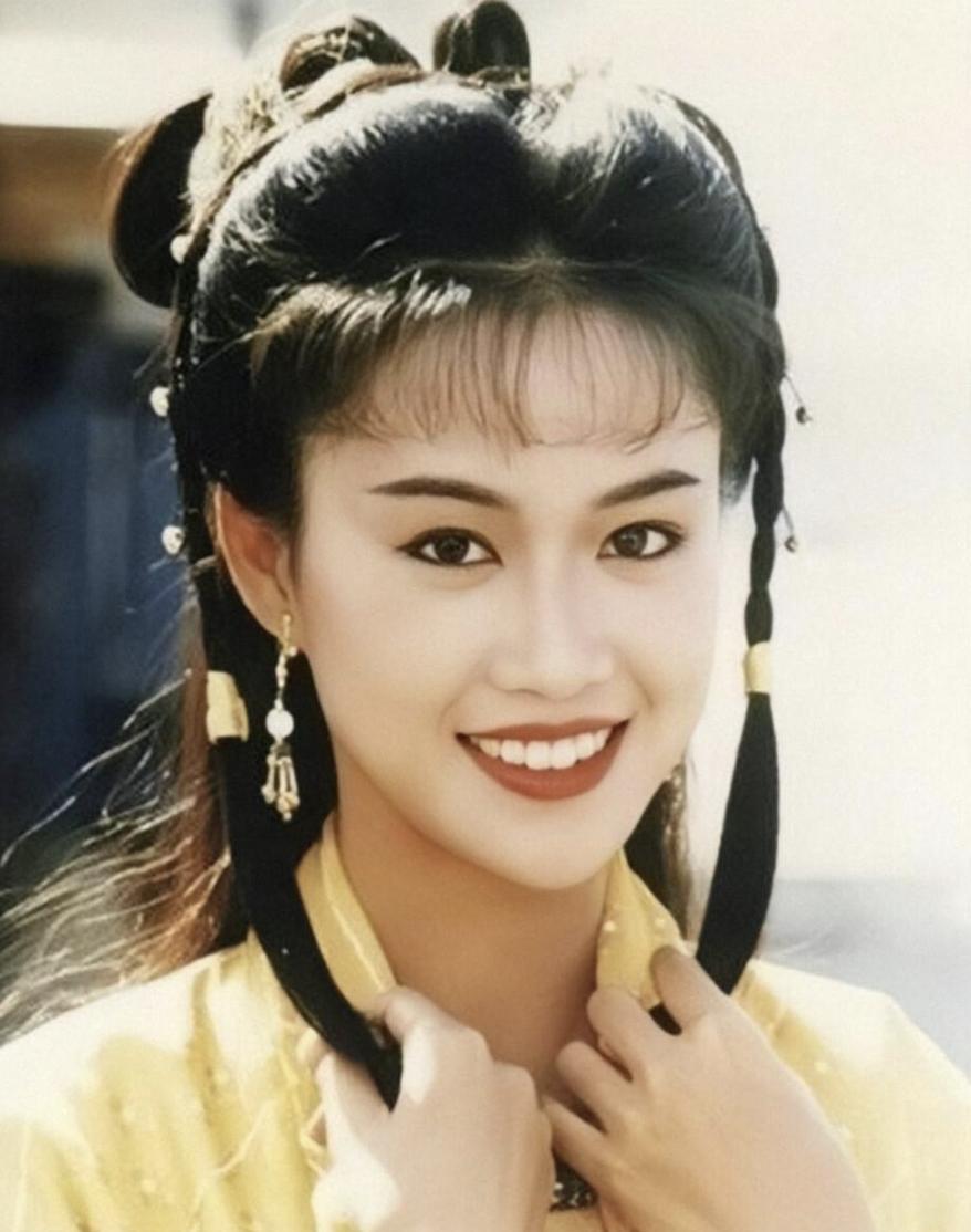 正脸美若天仙，侧脸颜值下凡接地气，这8位女星的正侧脸反差真大