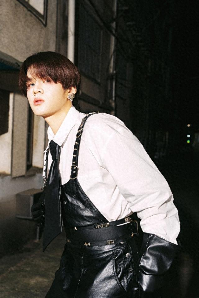 25岁知名男星被曝多次出轨,拉亲姐姐打掩护,真会玩,毁三观!