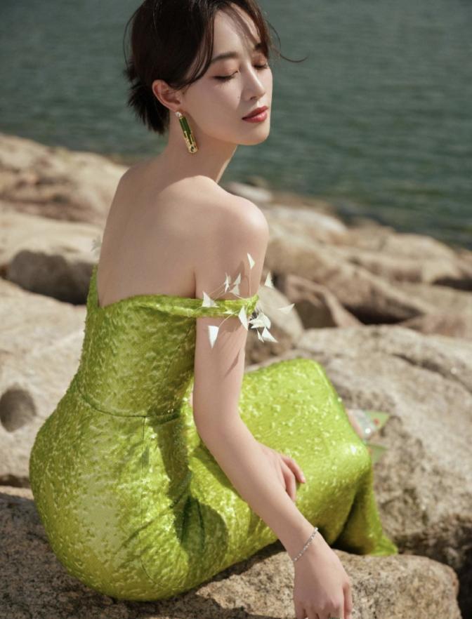 正脸美若天仙，侧脸颜值下凡接地气，这8位女星的正侧脸反差真大