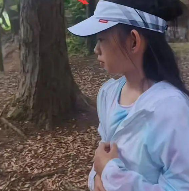 章子怡一人去埃及玩，不用带娃开心，一天换5套衣服比森林北明媚