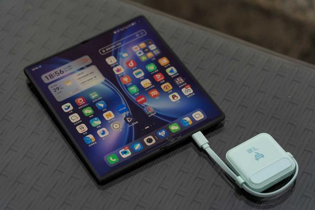 行走的“移动通信基站”!小巧精致高颜值,飞猫M2随身WiFi品鉴