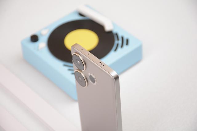 不要高利润了?骁龙8sGen3+耐摔直屏+轻薄机身+90W,现跌至1283元