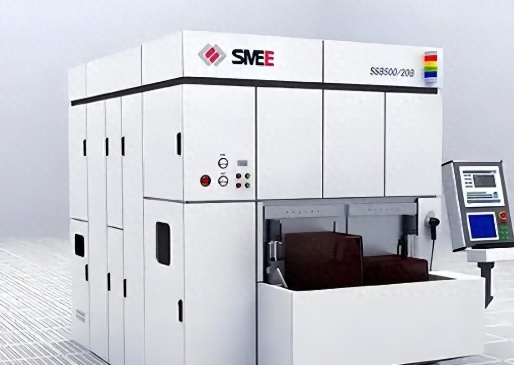 “芯片战”来势汹汹!中方动真格后,荷兰服软,先进光刻机有戏了