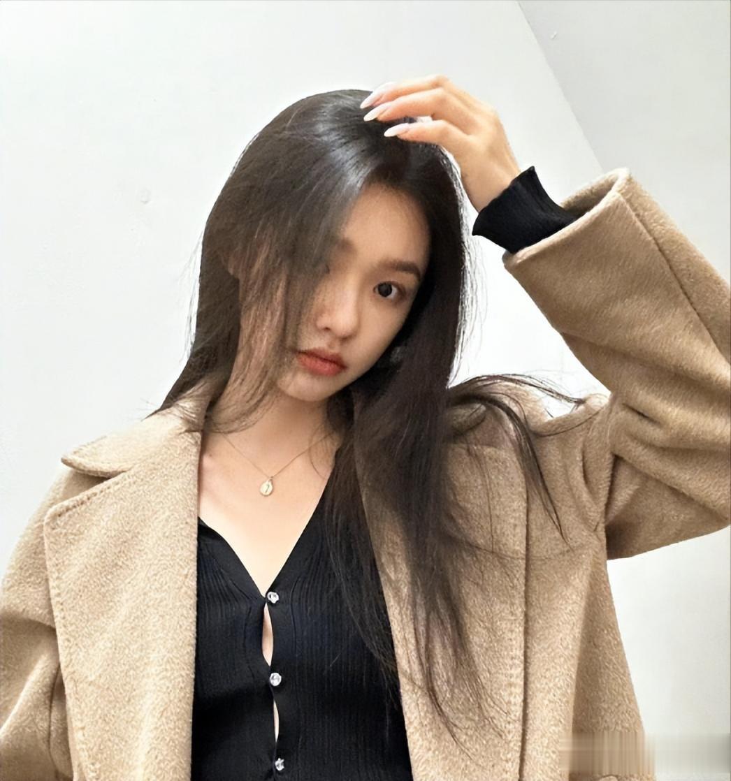 知三当三、被传和沈腾有私生子，1年过去了，林允的天终于亮了？