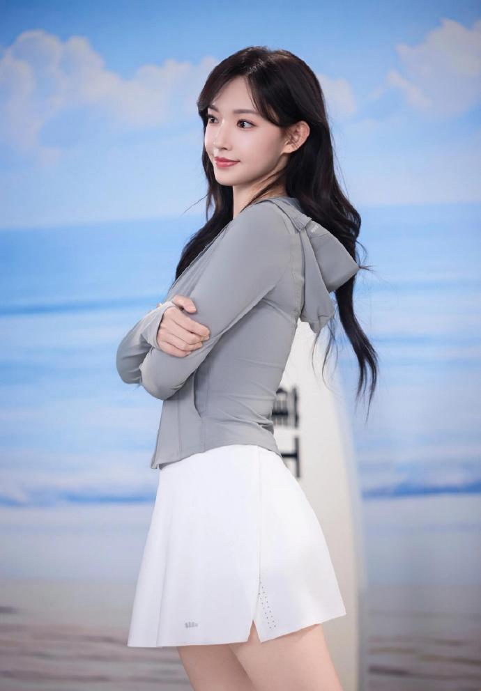 程潇这身材太均匀了吧！ ???这比例，连尺子看了都要怀疑人生。