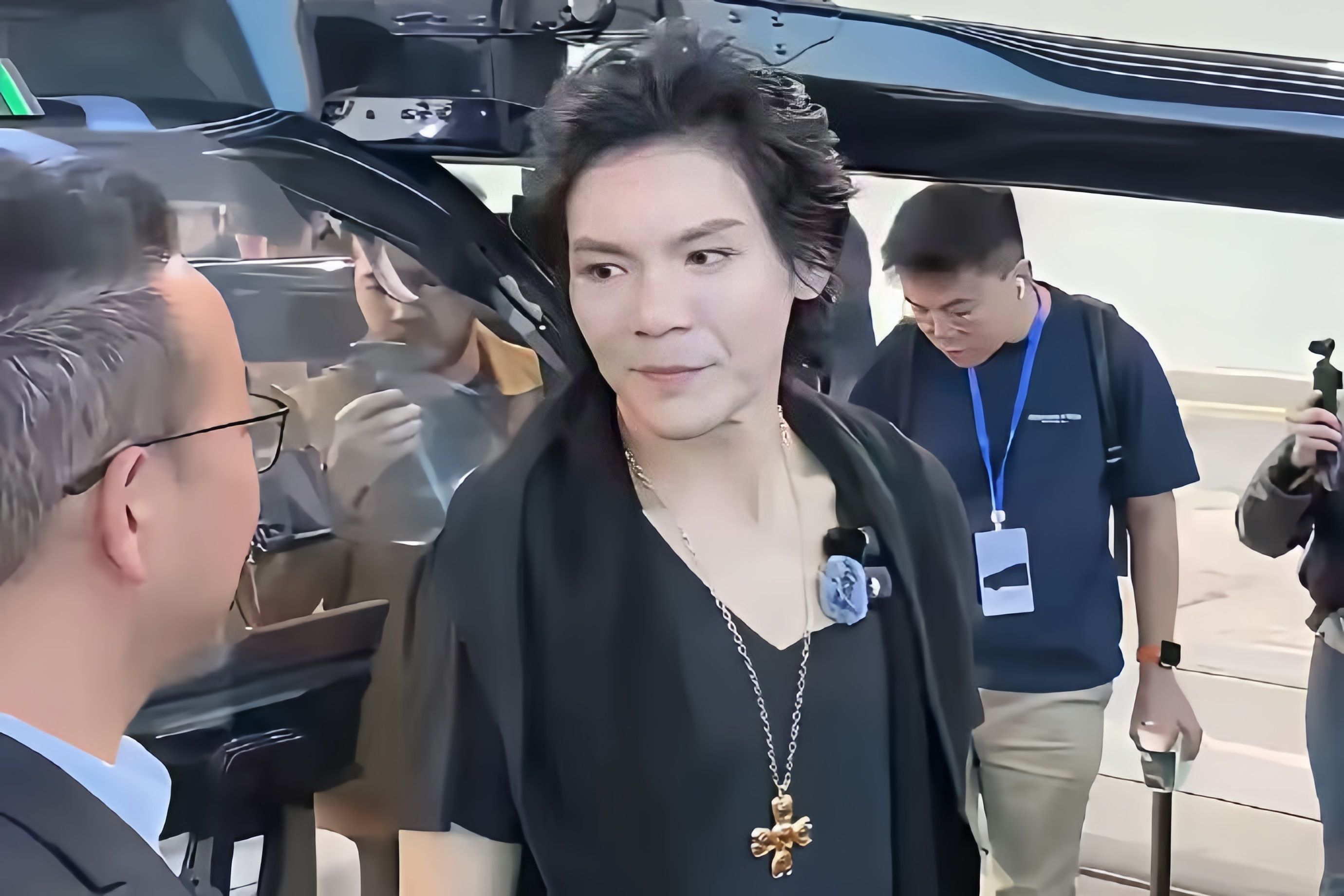 向佐不扮女人改扮观音?白色粉底抹成艺伎,功夫人设碎一地