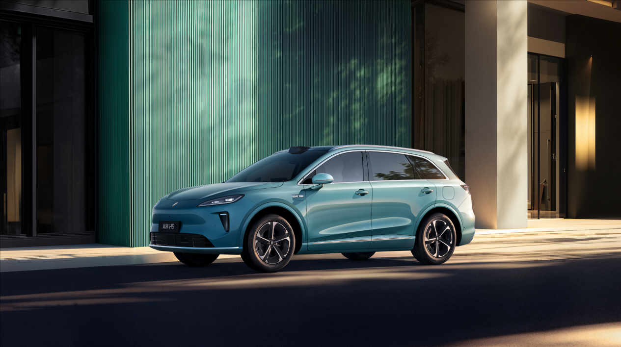 取消隐藏式门把手，搭混动系统，鸿蒙智行第五界首车尚界H5发布