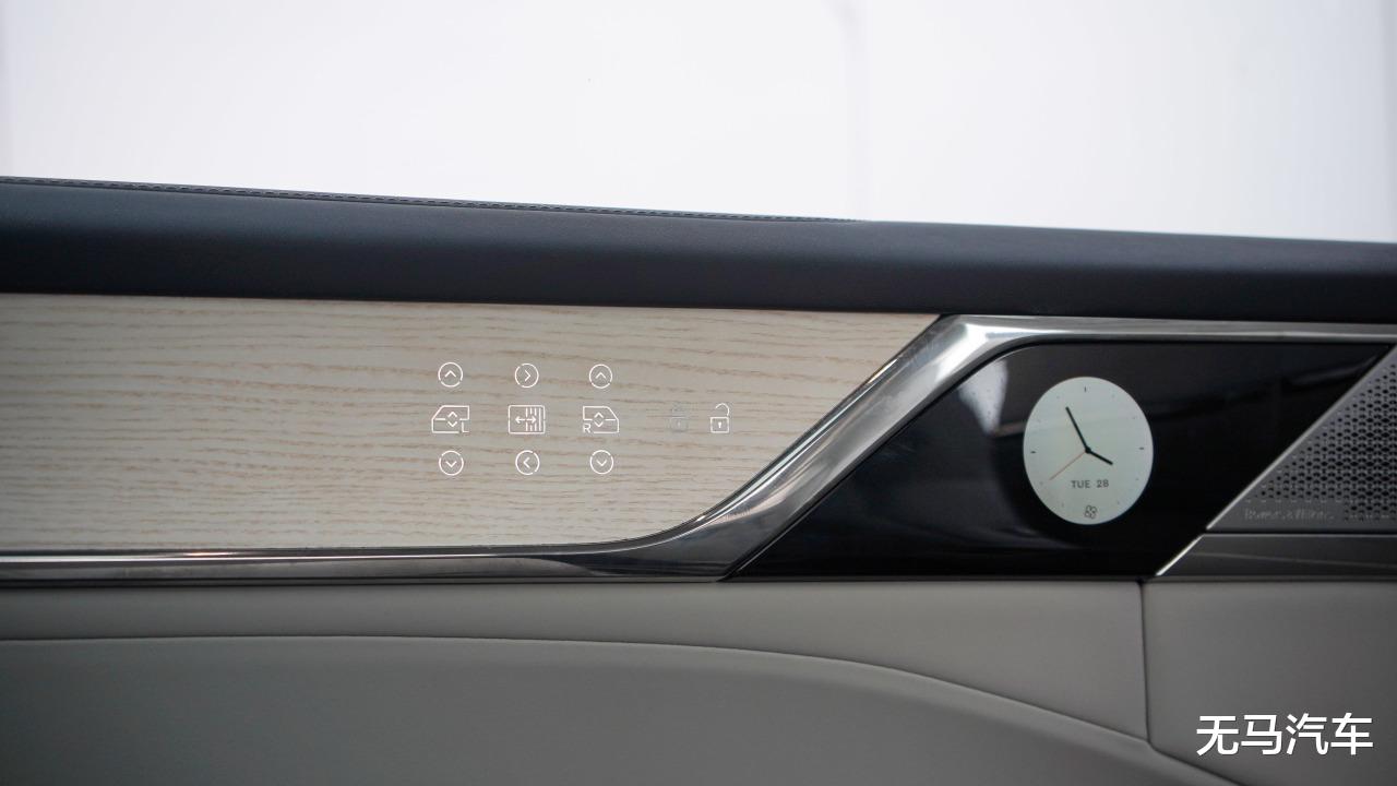 试驾沃尔沃EM90:真能做到埃尔法平替吗?