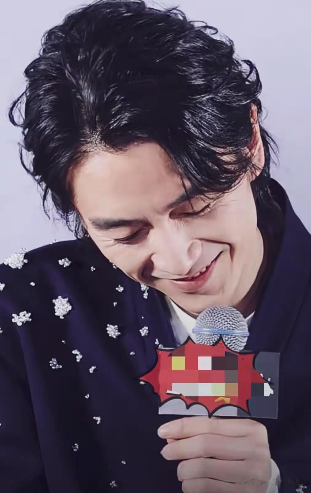 太心疼！陈晓瘦脱相仅剩骨架，虚弱扶膝，被迫营业画面全网心碎！