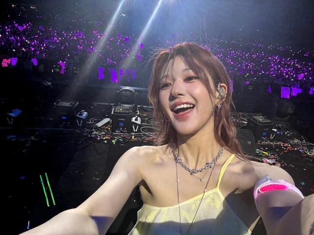 赵露思性感图片