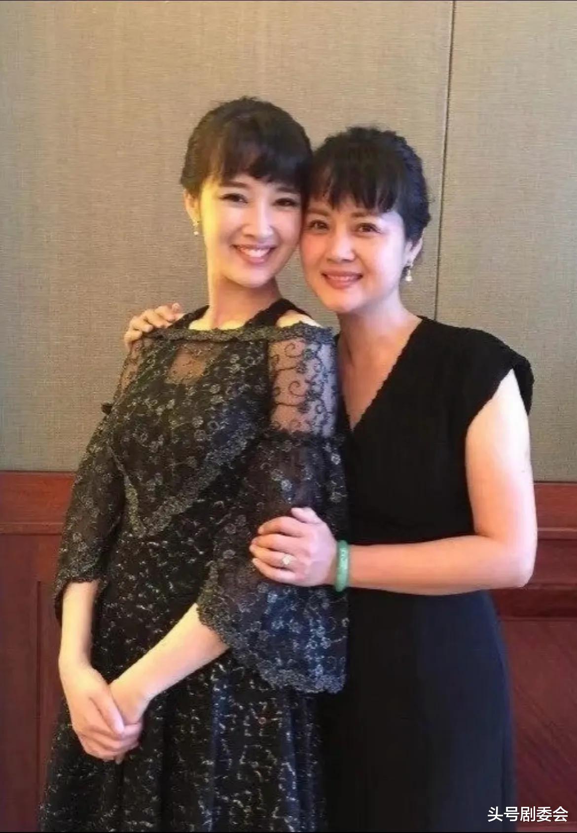 58岁茹萍做梦也没想到，自己34岁女儿，如今能给自己“争光”