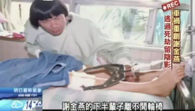 51岁天后首度承认私生子,一直未婚,网友:她看上去比儿子还年轻