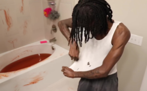 妻子用血浆假死吓丈夫，却听见他搂着秘书说：“总算等到这一天了！”她躺在血泊里浑身发抖……