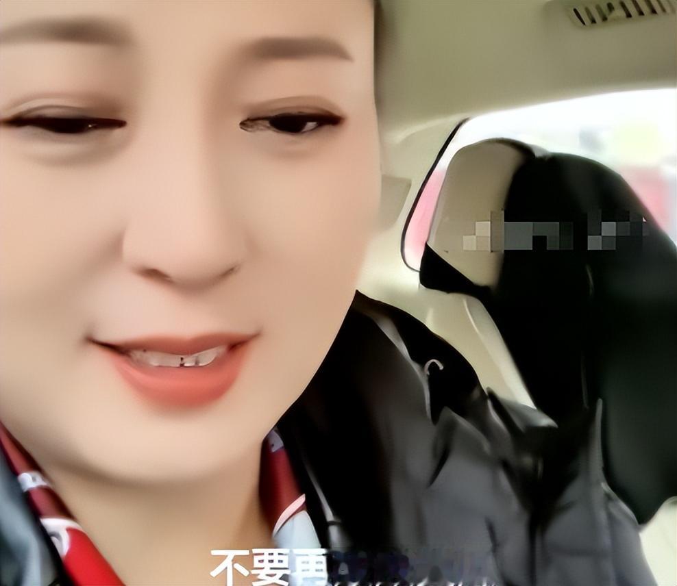 哭穷风波再发酵！一言不发的闫学晶，终究为自己的拎不清付出代价