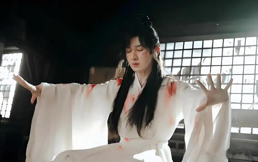 人民日报直播专访35岁成毅，只字不提演技二字，却字字珠玑