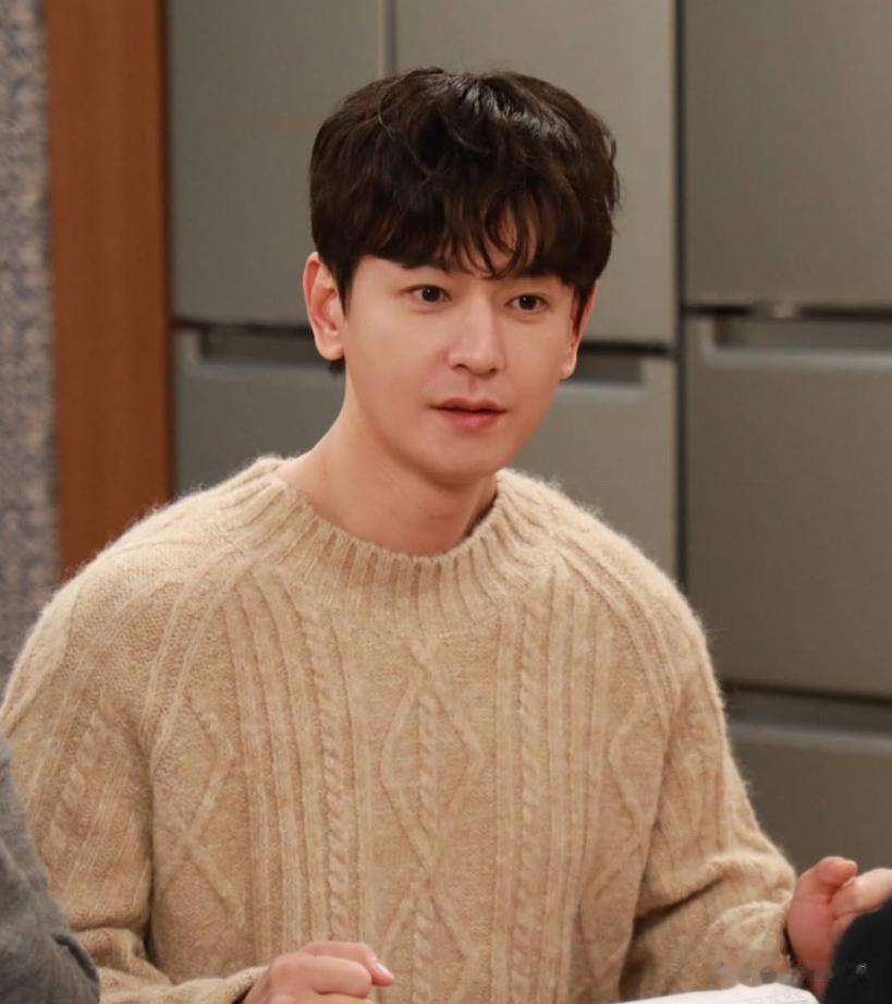 韩剧男神因为没戏拍，被迫去仓库搬货谋生！网友：这才是真男人