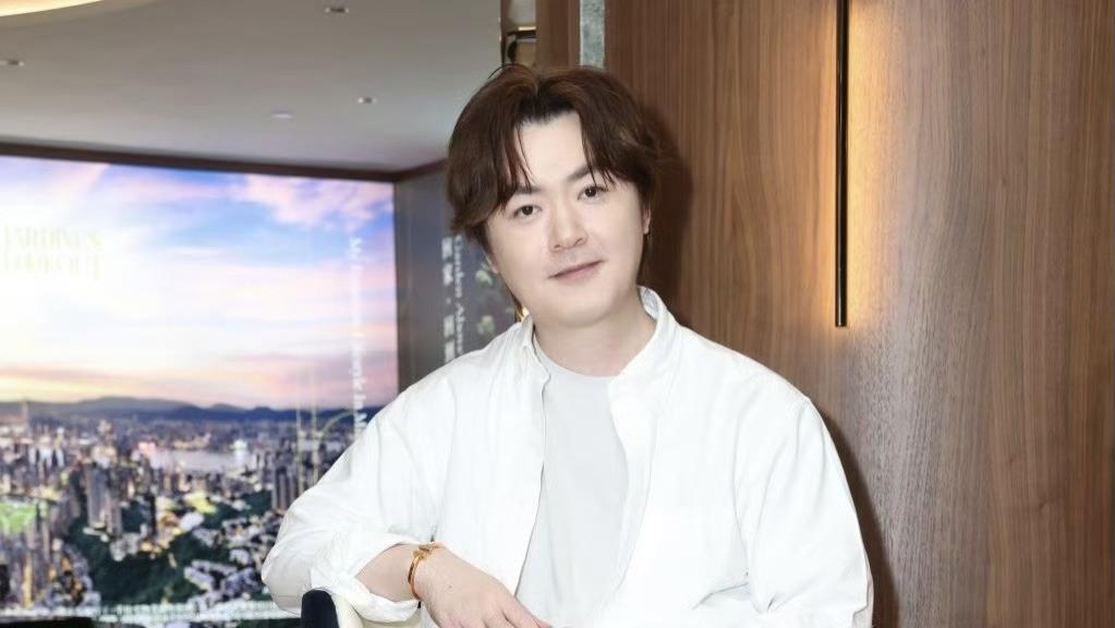 英皇帅气小生近况曝光！长期服药身形暴涨，曾一度传出死讯