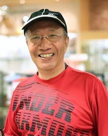 TVB已故金牌绿叶再度更新，妻子近况照片引关注，姐姐是知名老戏骨