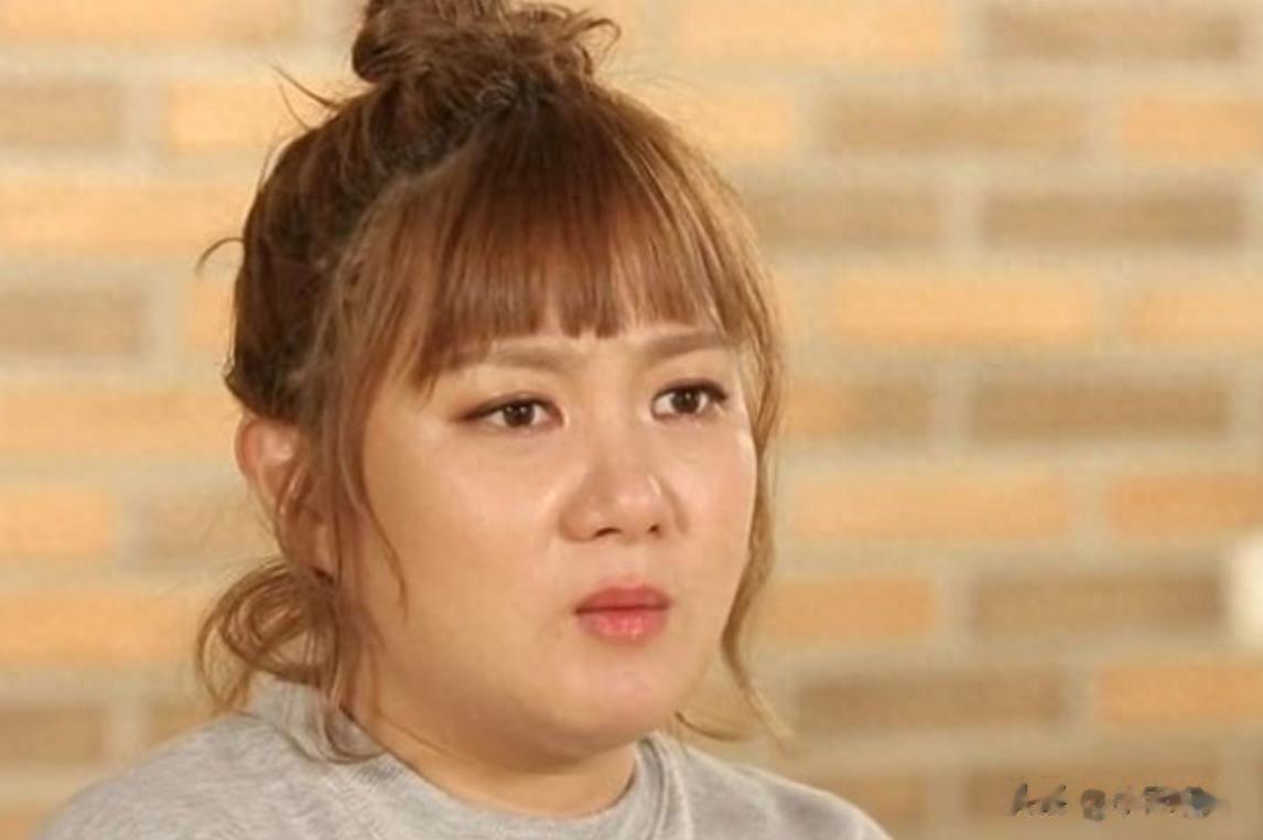 朴娜莱风波后首露面，深夜上夜校，帅男全程陪同！网友：不长记性