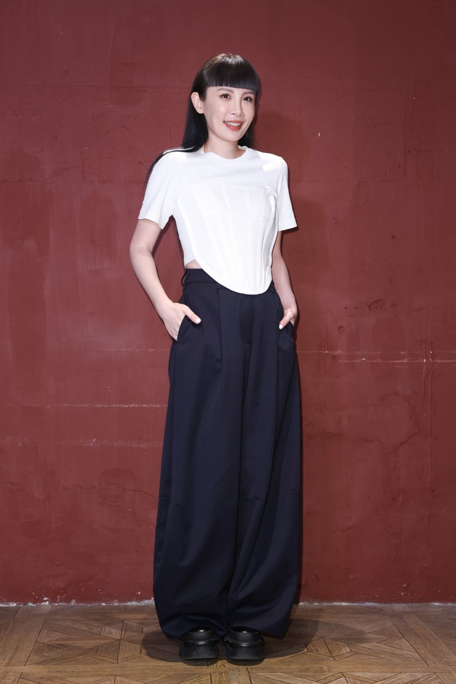 42岁女星“母子恋”疑遇杀猪盘，21岁男友私会前任后宣布分手