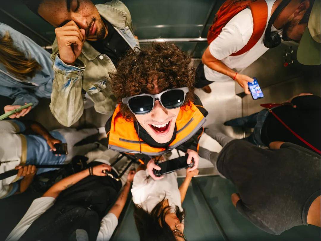 把“未来硬件”卖成全民爆款，AI新品类在天猫迎来爆发式增长