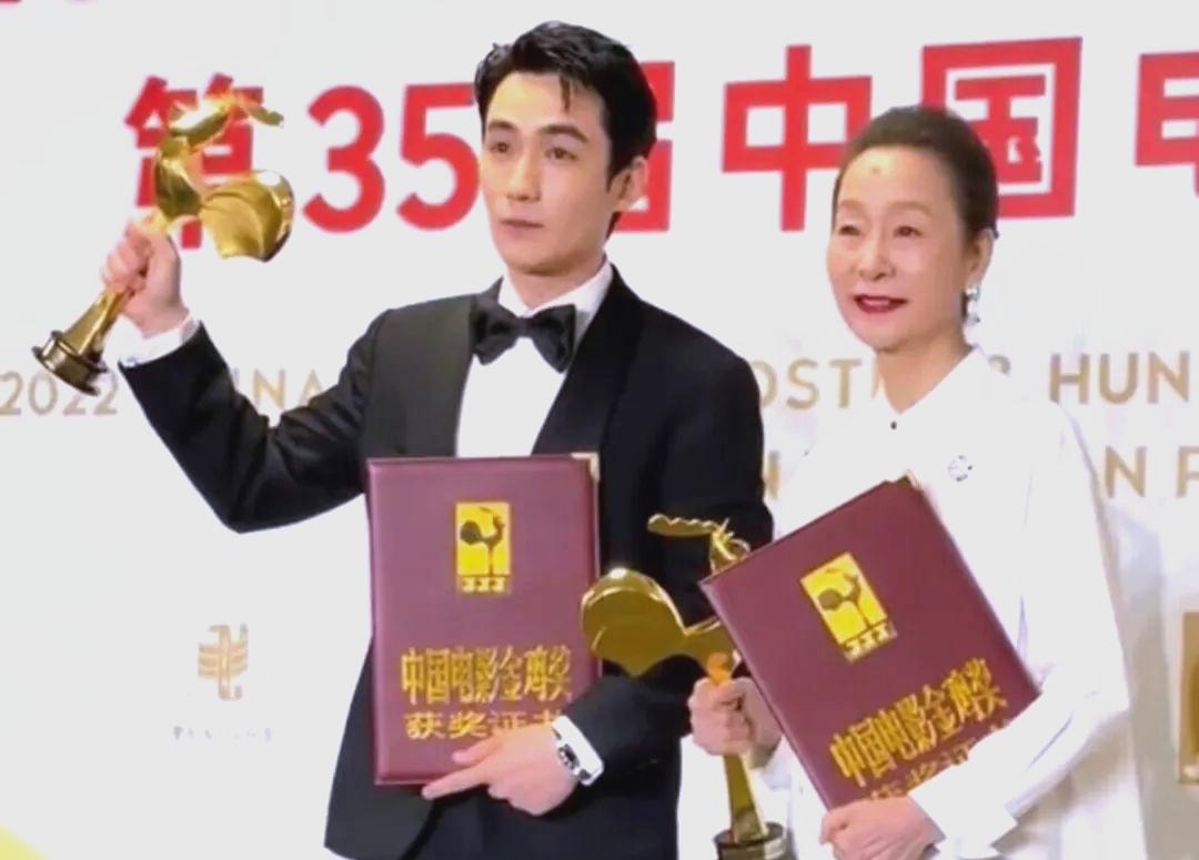 孩子父亲真相大白一月后，奚美娟低调露面，手足无措，落寞呆坐