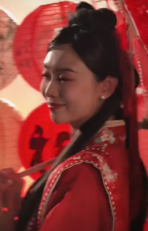 李七月一袭古装,祝双节快乐,幸福安康