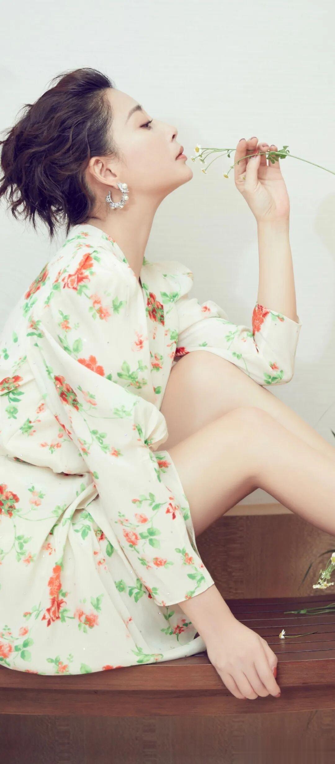 演员殷桃:碎花裙诠释别样风情