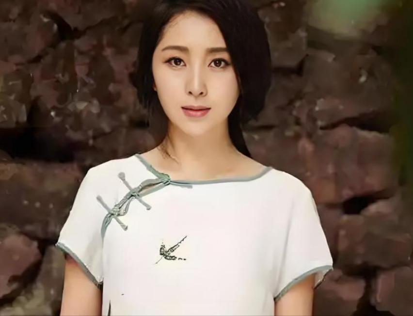 她靠星光大道一炮而红,却因当小三前途尽毁,如今39岁过的怎样?