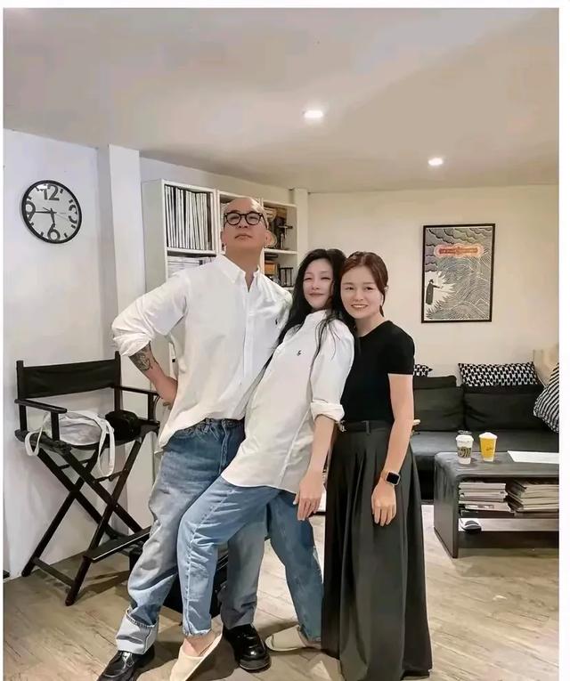 寸步不离!大S生前多张陪孩子画面流出,离世前8天和好友聊天催泪