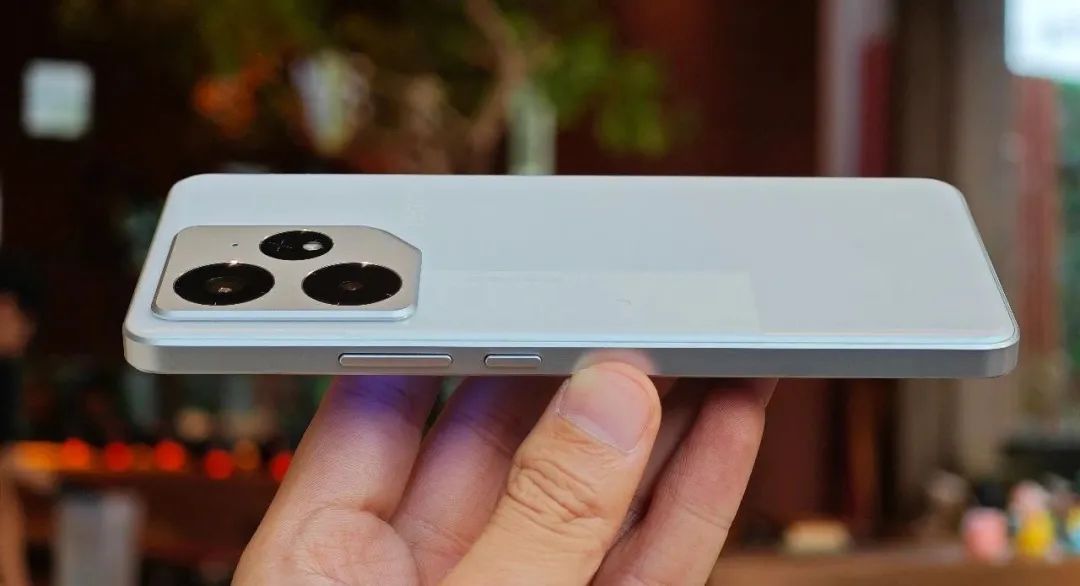 1655元！3款大電池手機價格“崩盤”