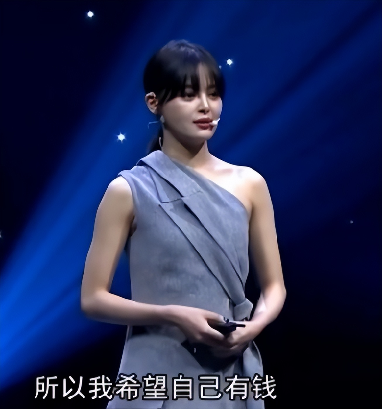 狂妄自大,德不配位?辛芷蕾拿国际影后仅1天,恶心的一幕出现了