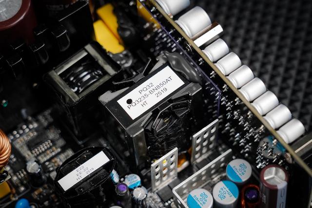 鑫谷数智DM-850G电源评测超金牌智能“小金刚”