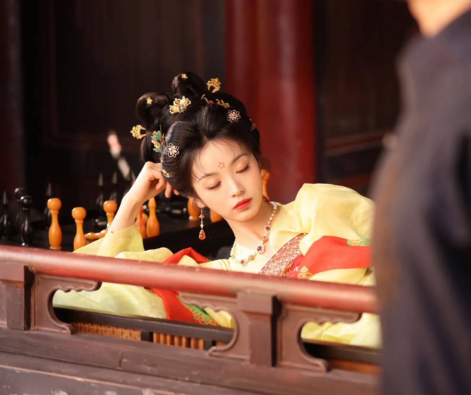 田曦薇最新古风剧照来袭，真美呀