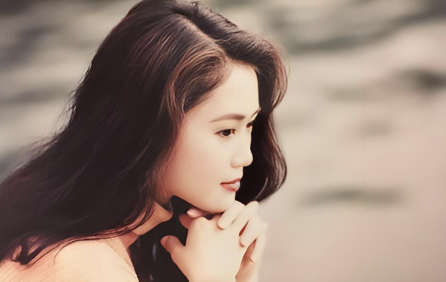 正脸美若天仙，侧脸颜值下凡接地气，这8位女星的正侧脸反差真大