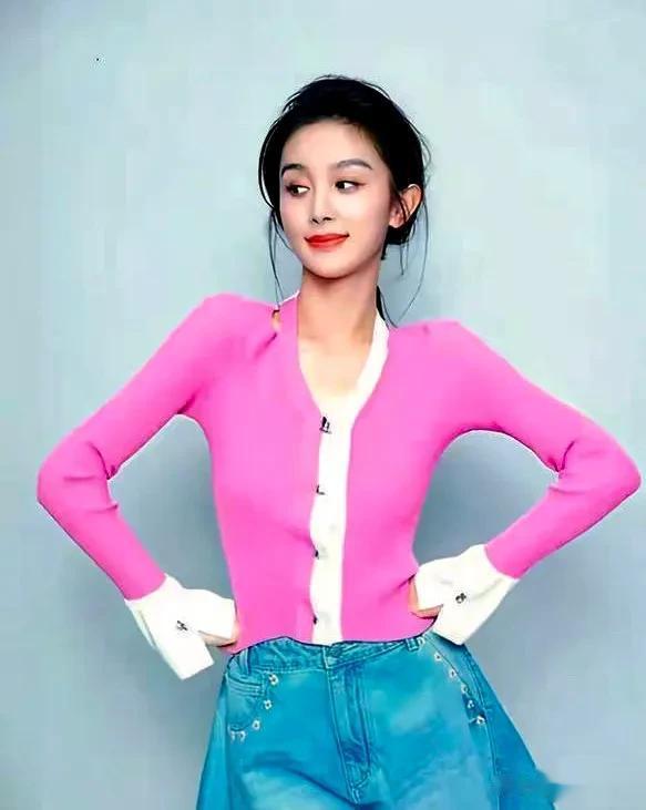 北电校花 168cm身高清丽出尘 貌美如花 倾国倾城 确实招小伙子喜欢